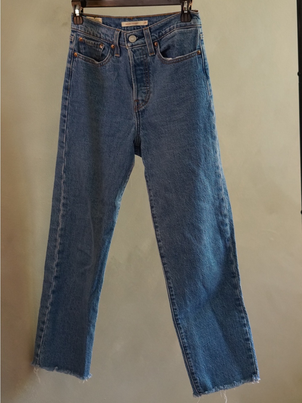 Levi's Cropped High-Rise Straight-Leg Jeans in Classic Blue